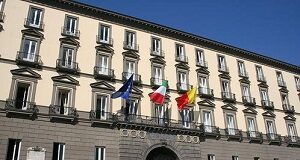 Il Tar della Campania accoglie ricorsi e sospende l’ordinanza di De Luca sulla scuola