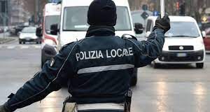 Rissa tra stranieri sul lungomare di Salerno, quattro agenti della polizia locale feriti