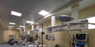 Chi è il no vax che esultava per la morte di Sassoli: è ricoverato ma nega di avere il Covid