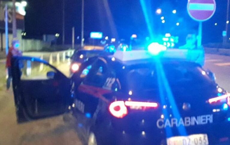 Benevento, due pastori arrestati dai carabinieri mentre stavano rubando in un mattatoio privato
