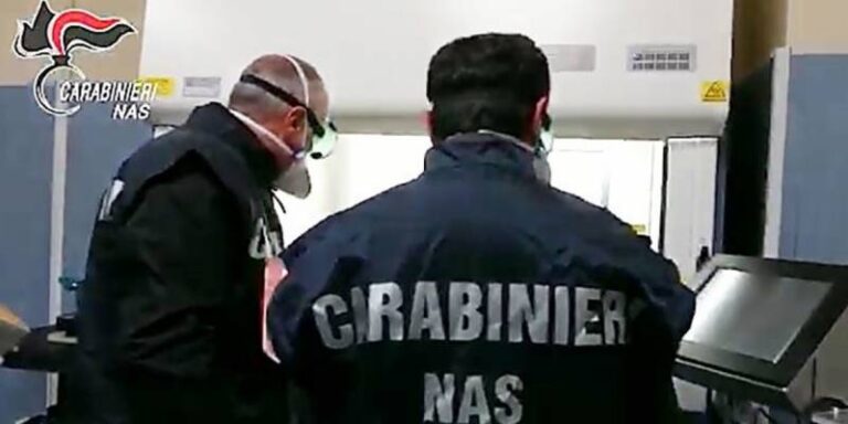 Incredibile all’Asl Napoli 1, software di gestione violato e stipendi aumentati ad alcuni dipendenti: otto indagati, sequestri per 340 mila euro