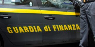 Salerno, migrante si lancia in mare per eludere i controlli: arrestato