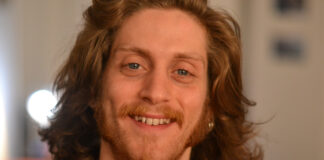 Mario Paciolla morto in Colombia, l’omaggio di Frattamaggiore: Di Maio vedrà i genitori