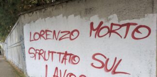 Napoli, scontri in piazza dei Martiri durante la manifestazione degli studenti per ricordare Lorenzo