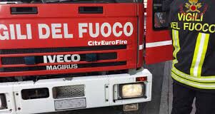 Avellino, moto si schianta contro camion e prende fuoco: 22enne in ospedale
