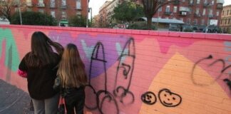 Noemi, bimba ferita a Napoli: sfregiato il murales in piazza Nazionale