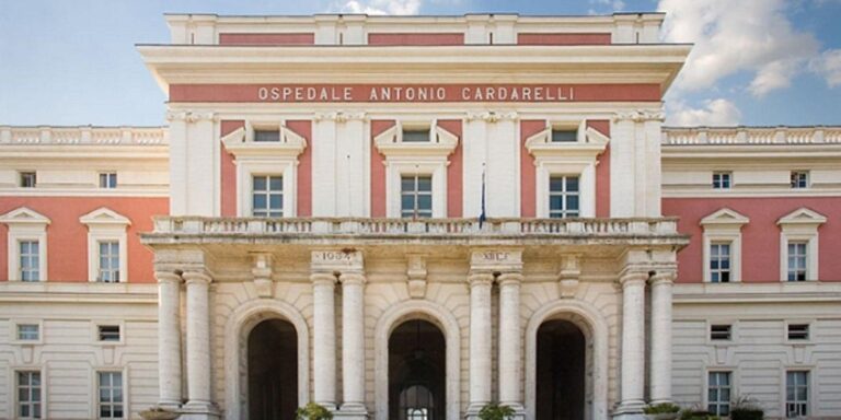 Napoli, covid e influenza intasano pronto soccorso: Cardarelli sotto pressione