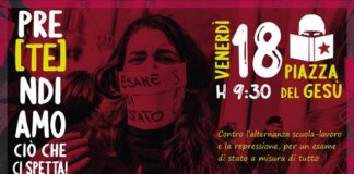 Percorso scuola-lavoro, studenti con vernice rossa addosso in protesta davanti alla sede del Pd di Napoli