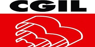 Napoli, devastata sede Cgil Filcams a piazza Garibaldi: distrutti porte e mobili