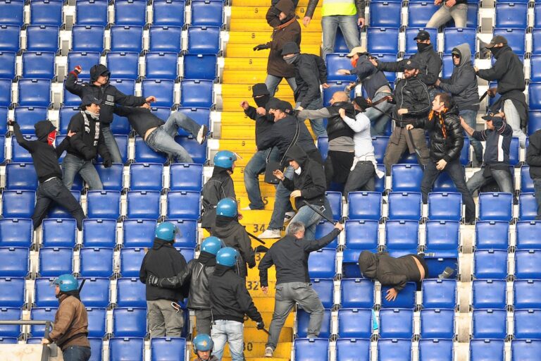 Udinese-Napoli, scontri tra ultras dopo la festa: feriti 15 tifosi