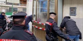 Napoli, abbattuto l’altarino del clan Contini: ora tocca agli altri