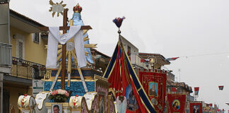 Shock ad Aversa, rissa alla processione Madonna dell’Arco: allarme criminalità nei circoli