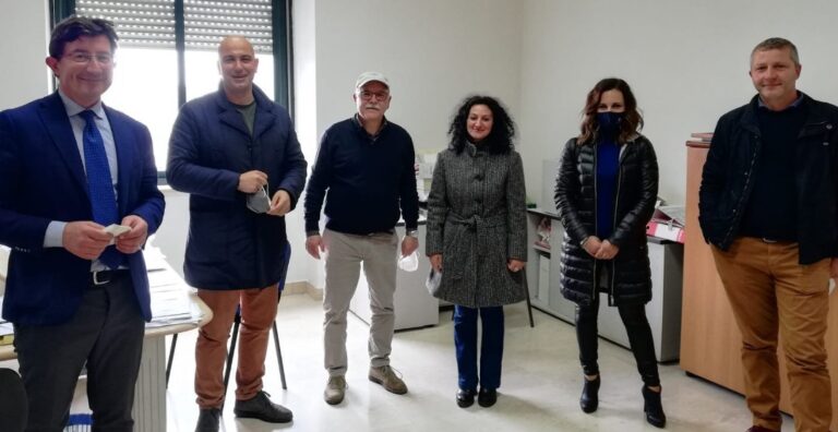 Orta di Atella, gli amministratori si adeguano lo stipendio: sindaco, assessori e presidente dell’assise costano 135mila euro all’anno