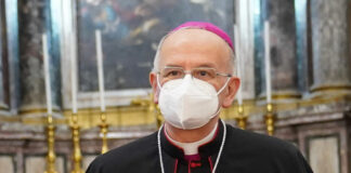 Diocesi di Aversa, il vescovo Spinillo positivo al Covid: è in buone condizioni