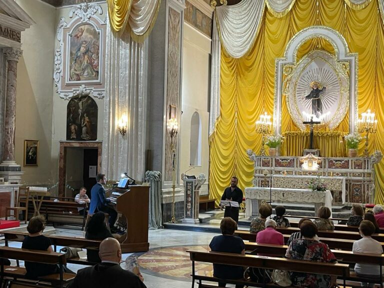 Concerto nel Santuario di San Salvatore, grande successo: ma gli amministratori snobbano l’evento patrocinato dal Comune