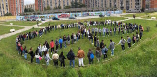 Scampia, “La gru” di Legambiente trasforma discariche in accoglienti spazi verdi