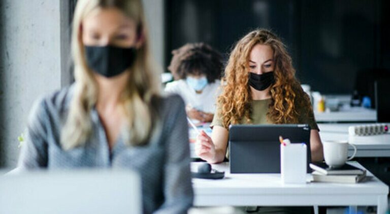 Lavoro, 2 milioni e 200mila dimissioni nel 2022: risalgono anche i licenziamenti