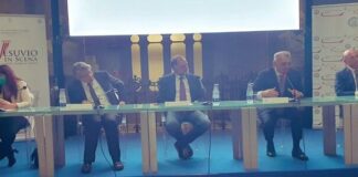 Napoli, il ministro Garavaglia inaugura la mostra “Il Vesuvio in scena”