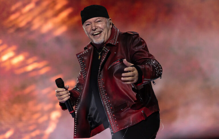 Napoli, Vasco Rossi allo stadio Maradona, predisposte corse straordinarie del metrò