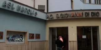 Pazzesco all’ospedale di Frattamaggiore, il pronto soccorso accetta le persone colte da malore solo fino alle 20.00. Ma che è un negozio?