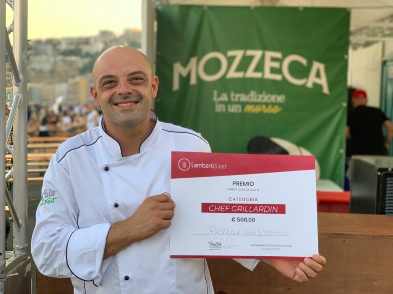 Bufalafest a Napoli, vince il primo premio Pasquale D’Ambrosio della paninoteca Mozzeca di Orta di Atella