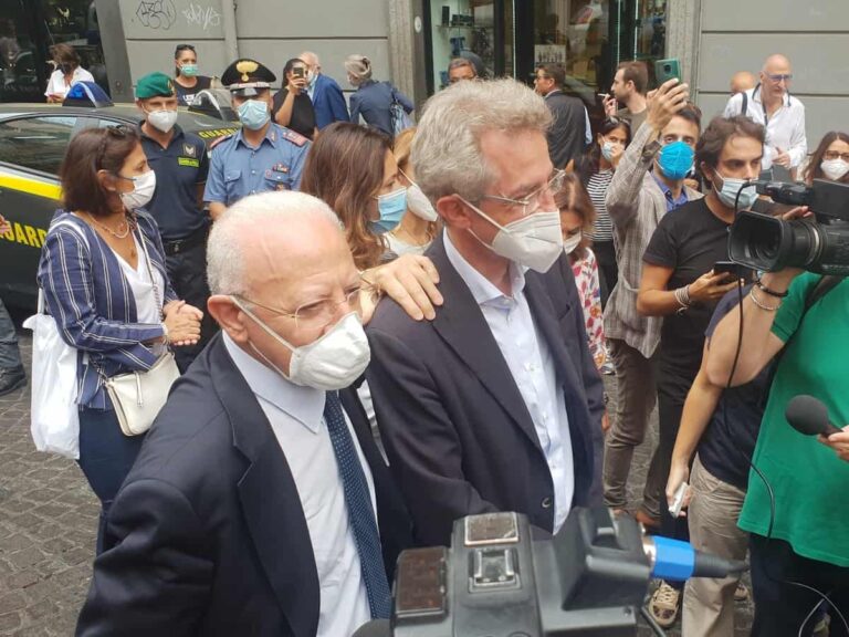 Classifica del Sole 24 Ore, sindaci e governatori più amati: Manfredi e De Luca al quinto posto