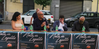 VIDEO “Notte della Legalità” a Casapesenna, il giornalista Minieri: “Ci vorranno anni per battere le mafie, sindaci come De Rosa meritano un plauso”