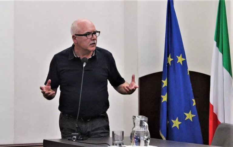 FOTO Orta di Atella, blitz delle forze dell’ordine nel palazzo del vicesindaco Tosti: gravi abusi edilizi. Per Gaudino difficile restare a galla