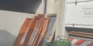 FOTO SHOCK Cimitero di Orta di Atella ridotto a ricettacolo di rifiuti speciali e pericolosi: stanza degli orrori e bare appoggiate ai muri