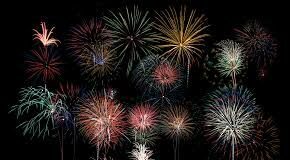 Frignano, fuochi d’artificio non autorizzati nel Rione San Lazzaro: interrogazione di Mastroianni e Alidorante