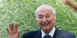 Morto Piero Angela, principe della divulgazione scientifica. Nel 1981 la prima puntata di Quark