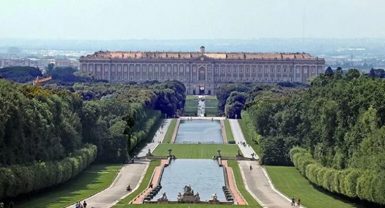 Reggia di Caserta, boom di visitatori nel mese di agosto: oltre 102mila