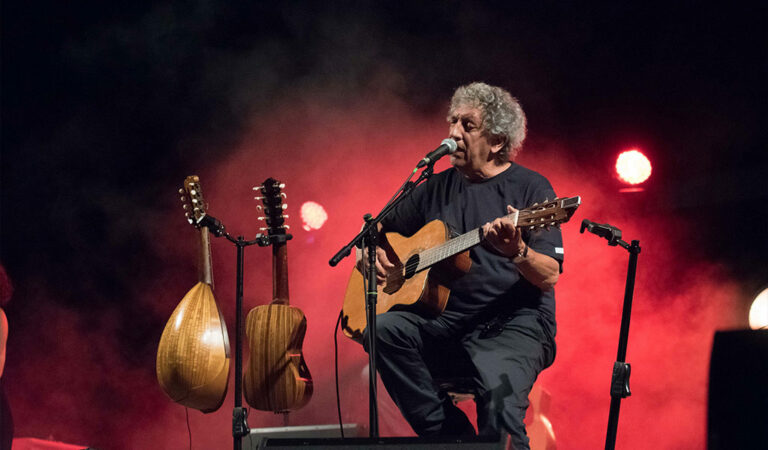 Pompei, due musicisti della band di Eugenio Bennato quasi investiti dopo una furibonda lite