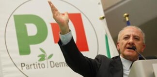 Manifesti Regione Campania contro governo, Cangiano (FdI): “Arteriosclerotica follia di De Luca”. Zinzi (Lega): “Ci metta la faccia e il simbolo Pd”