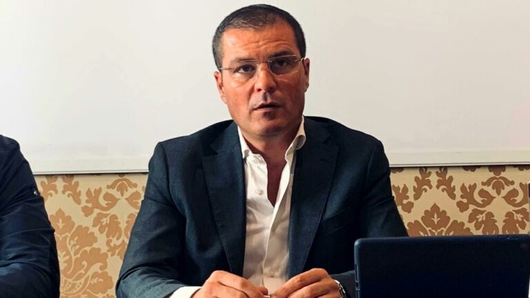 Consigliere regionale Zannini indagato, persona lancia dalla finestra 160mila euro prima della perquisizione dei carabinieri