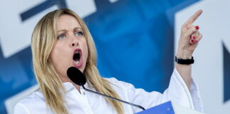 Meloni vara il decreto Albania, sfida a giudici e Ue sui migranti: procedura al limite