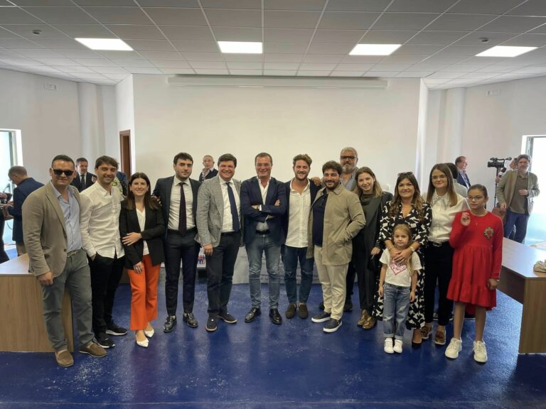 VIDEO Casapesenna, grande successo per il dibattito sulle politiche giovanili. Il sindaco De Rosa: “Basta odio, lavorare tutti assieme nell’interesse della collettività”
