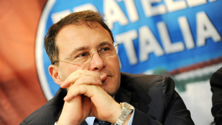 Comunali Aversa, il viceministro Cirielli (FdI) dice “no” ai deluchiani. Altra piroetta di Oliva
