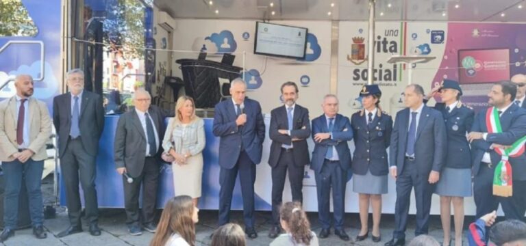 Cyberbullismo, il ministro Bianchi e il capo della polizia a Gragnano: “Doveroso essere vicini a questa comunità dopo il suicidio di Alessandro”