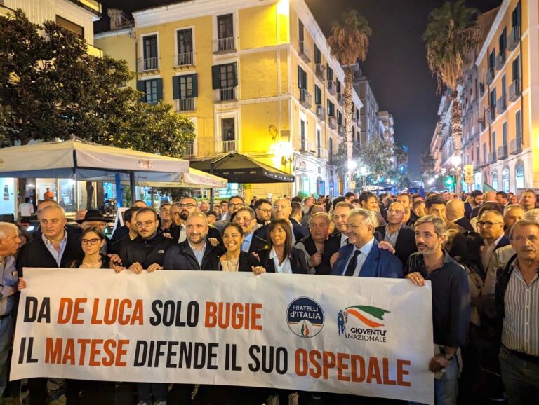 Malasanità, i circoli di FdI del Matese al corteo contro De Luca a Salerno: “Il governatore mente sull’ospedale di Piedimonte”