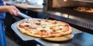Napoli, controlli in pizzerie e ristoranti, sequestrati 400 chili di alimenti: raffica di multe