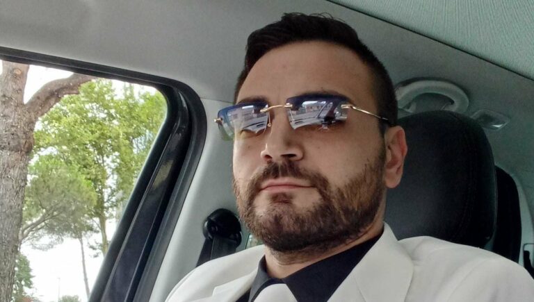 Stalker napoletano condannato a 2 anni e 4 mesi, inviava ogni giorno 200 messaggi alle ex pornostar
