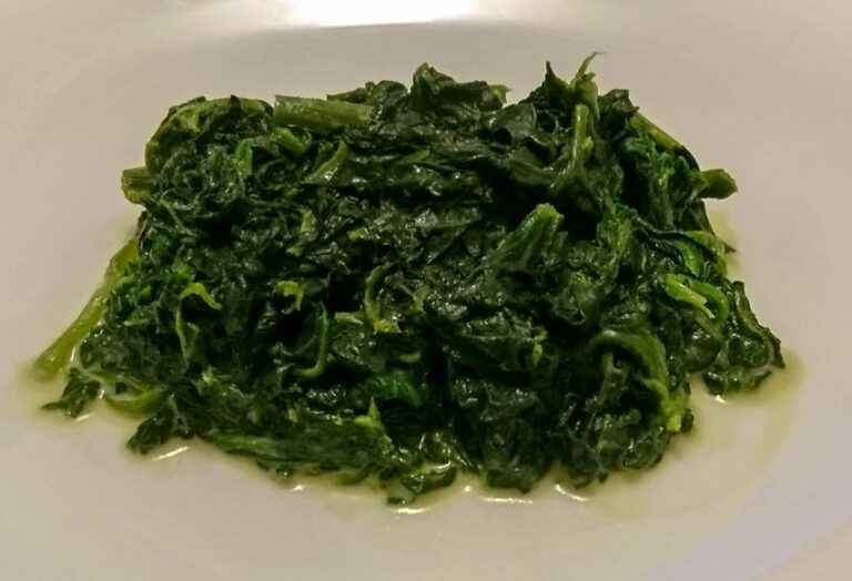 Allarme avvelenamento, il Comune di Napoli: “Non mangiate spinaci freschi ma solo surgelati”