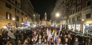 Shock a Napoli, trans si suicida a 19 anni: “Vittimizzata da operatori impreparati ad accogliere le identità”