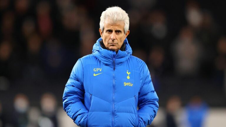 Napoli, l’ultimo saluto a Ventrone: presenti Conte e tanti ex campioni