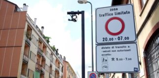 Napoli, Ztl in piazza Dante, oltre un mese di stop: si profila la revoca