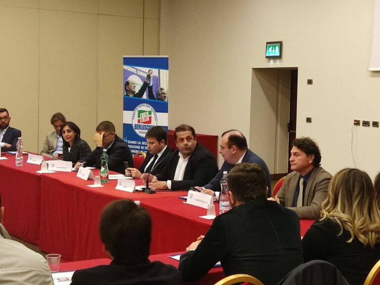 Forza Italia Caserta, assemblea provincia con Martusciello. Guida: “Partito pronto per affrontare europee e comunali”