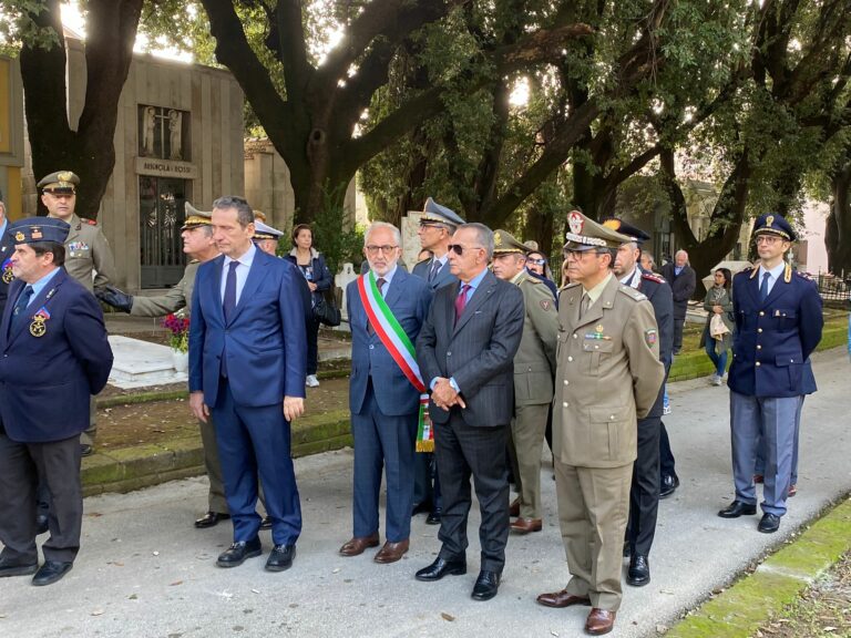 Caserta, commemorazione dei caduti e dei dispersi in guerra: presenti sindaco, assessori e autorità militari