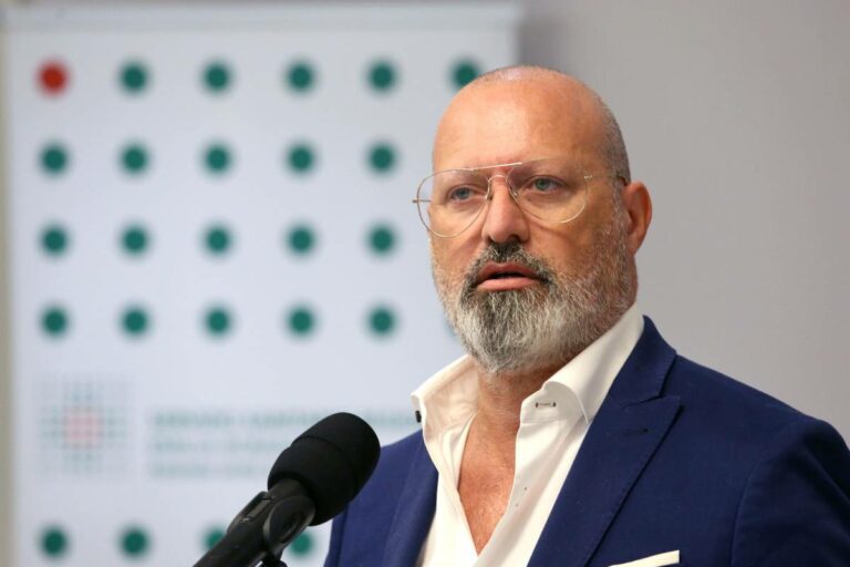 Pd, Bonaccini si candida a segretario: “In gioco la vita del partito, mi preoccupa lo smarrimento della nostra gente”
