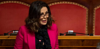 Bilanci in rosso e lavoratori sul lastrico, il caso Santanché nella tagliola del Parlamento